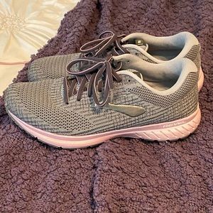 Women’s Brooks Revel 3 purple/gray